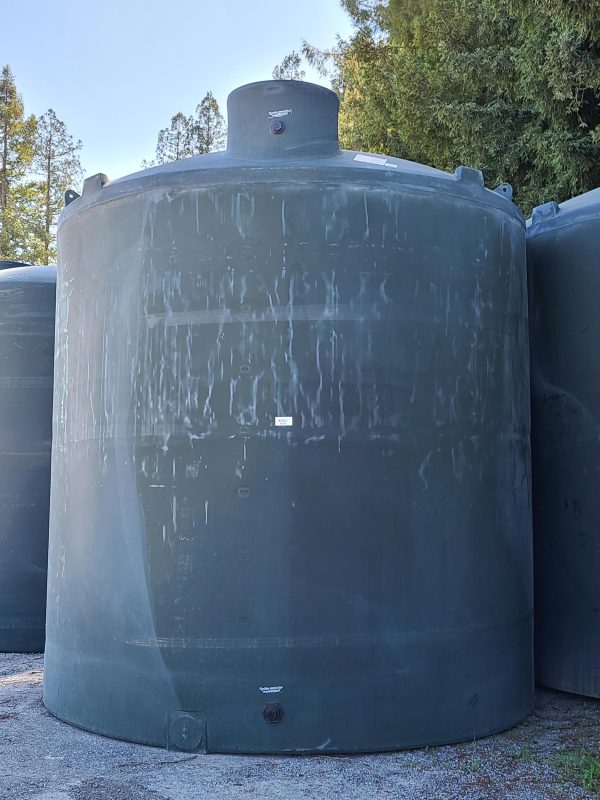 The image displays a 10,000-gallon vertical water storage tank with dimensions of 144 inches in diameter and 161 inches in height.